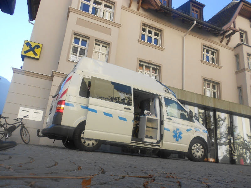Medjunarodni prevoz pacijenata, Sanitetski prevoz bolesnika do svih destinacija ( ispred Raiffeisen banke )